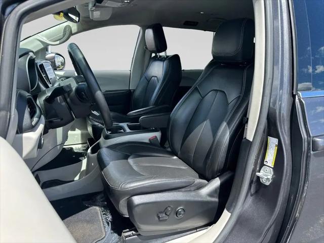 2022 Chrysler Pacifica Touring L
