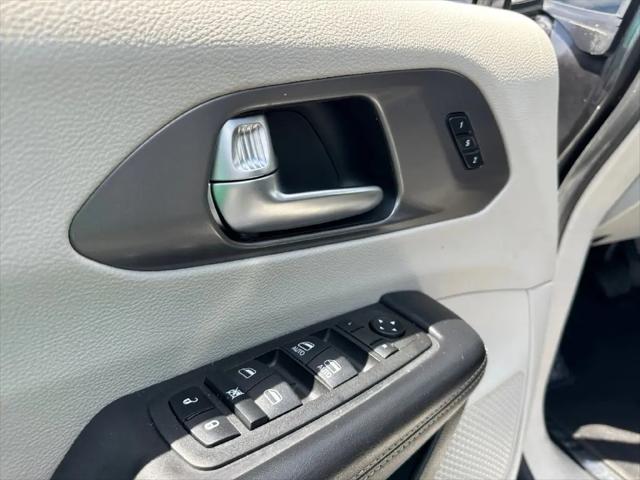 2022 Chrysler Pacifica Touring L