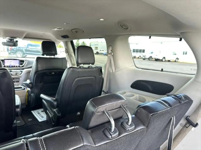 2022 Chrysler Pacifica Touring L