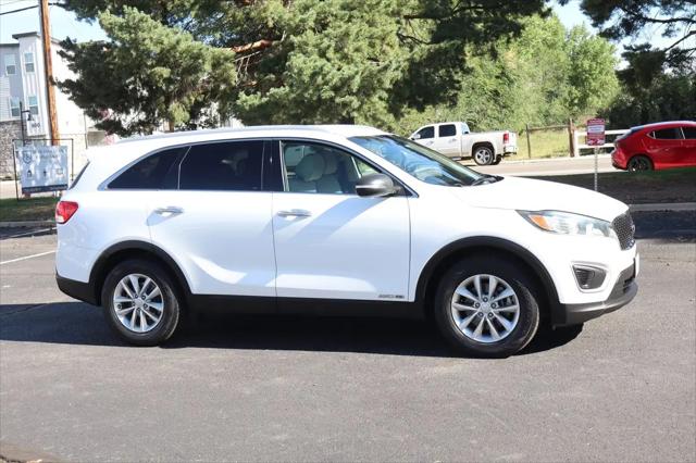 2016 Kia Sorento 3.3L LX