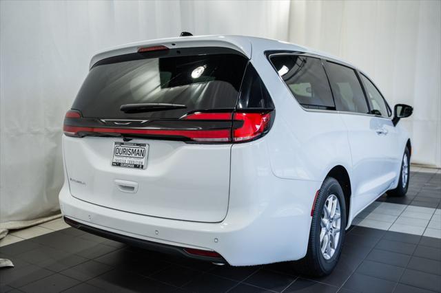 2027 Chrysler Pacifica Select