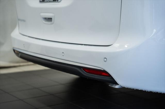 2027 Chrysler Pacifica Select