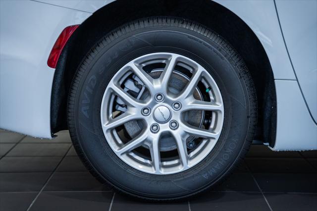 2027 Chrysler Pacifica Select