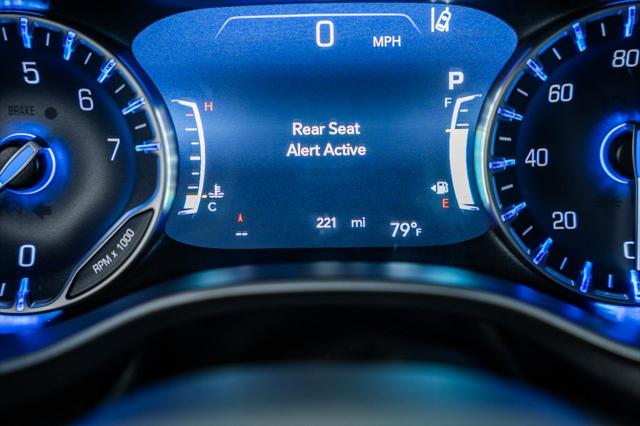 2027 Chrysler Pacifica Select