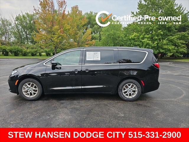 2025 Chrysler Pacifica Select for sale in Urbandale, IA