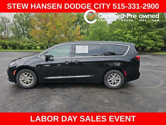 2025 Chrysler Pacifica Select for sale in Urbandale, IA