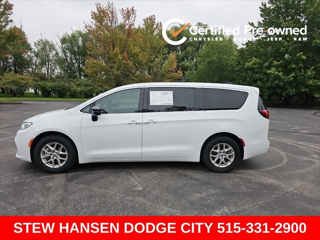 2025 Chrysler Pacifica Select for sale in Urbandale, IA