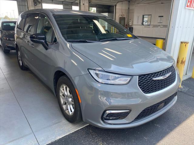 2025 Chrysler Pacifica Select for sale near Groveport, OH