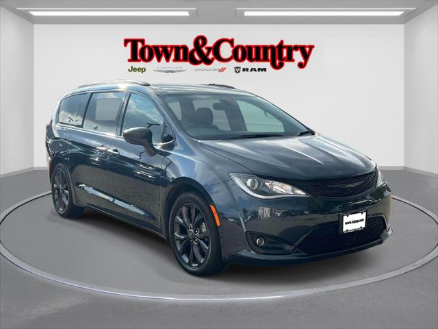 2020 Chrysler Pacifica Touring L for sale in Levittown, NY