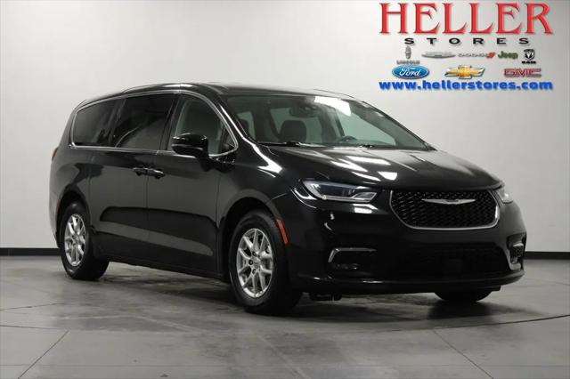 2023 Chrysler Pacifica Touring L for sale in El Paso, IL