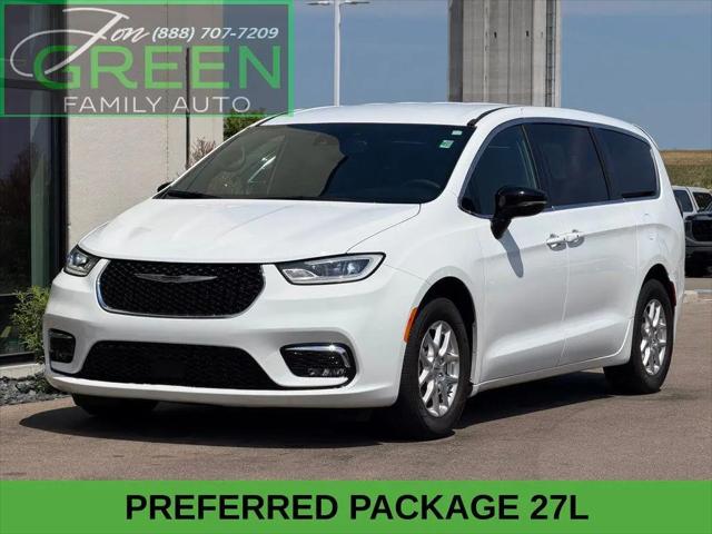 2025 Chrysler Pacifica Select for sale in MILTON, WI