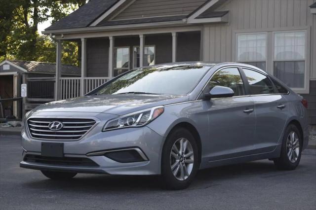 2017 Hyundai Sonata SE for sale in Charlestown, IN