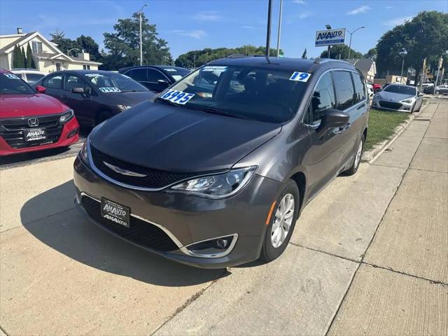 2019 Chrysler Pacifica Touring L for sale in Milwaukee, WI