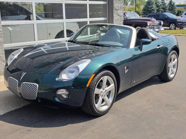 2006 Pontiac Solstice Base for sale in Walled Lake, MI
