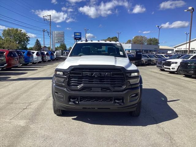 2027 RAM Ram 5500 Chassis Cab RAM 5500 TRADESMAN CHASSIS CREW CAB 4X4 84 CA