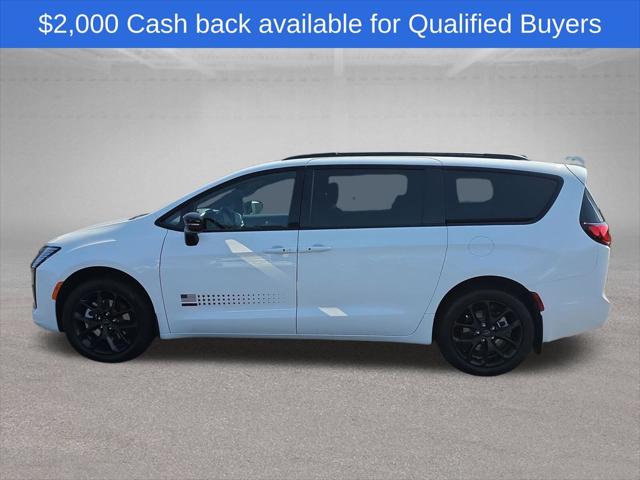 2027 Chrysler Pacifica Select