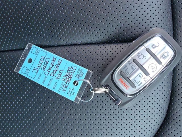 2027 Chrysler Pacifica Select