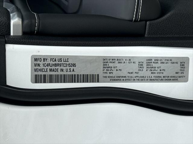 New 2026 Bright White Clear-Coat Exterior Paint Jeep Limited image 61