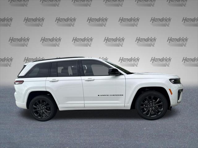 New 2026 Bright White Clear-Coat Exterior Paint Jeep Limited image 36