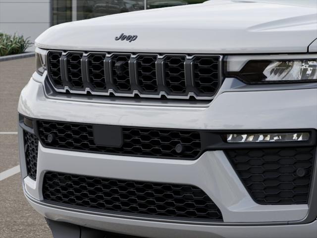New 2026 Bright White Clear-Coat Exterior Paint Jeep Limited image 73