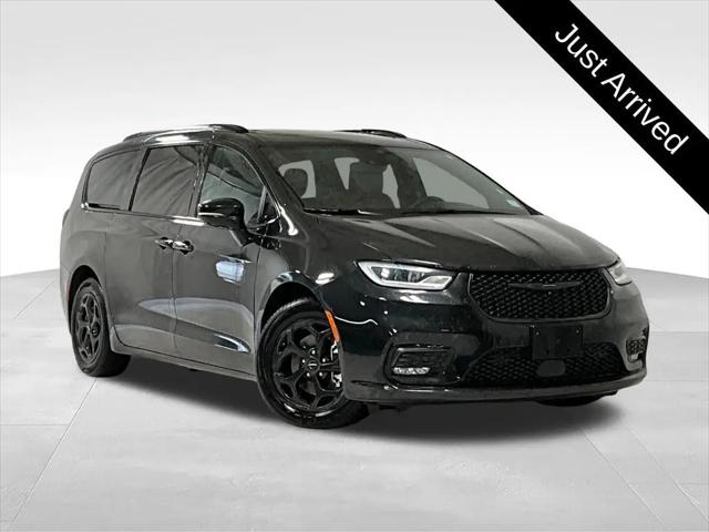 2024 Chrysler Pacifica Hybrid Premium S Appearance Pkg for sale in Des Moines, IA