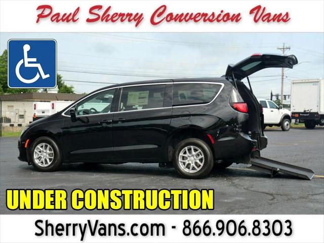 2026 Chrysler Pacifica Select for sale in Piqua, OH