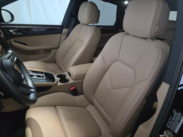 2025 Porsche Macan Unknown