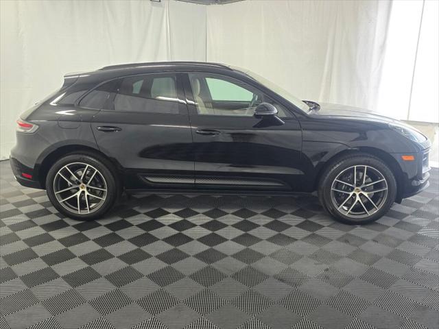2025 Porsche Macan Unknown