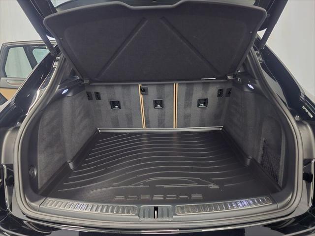 2025 Porsche Macan Unknown