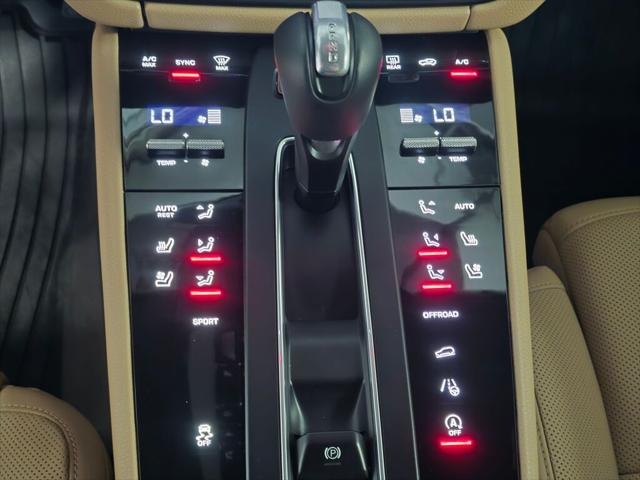 2025 Porsche Macan Unknown