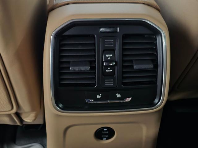 2025 Porsche Macan Unknown