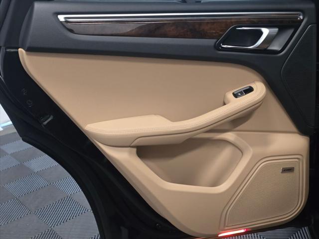2025 Porsche Macan Unknown