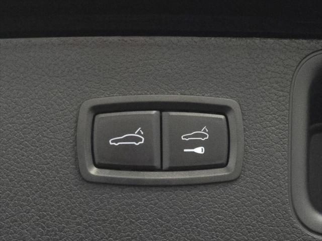 2025 Porsche Macan Unknown