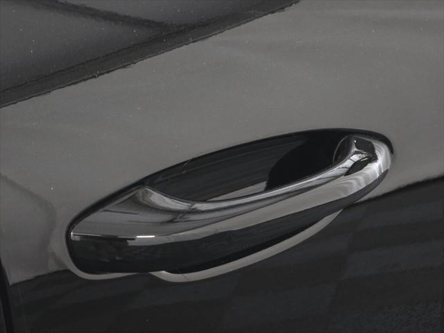 2025 Porsche Macan Unknown