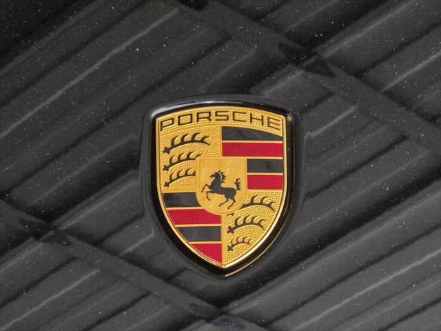 2025 Porsche Macan Unknown