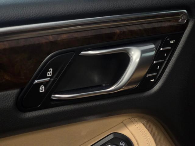 2025 Porsche Macan Unknown