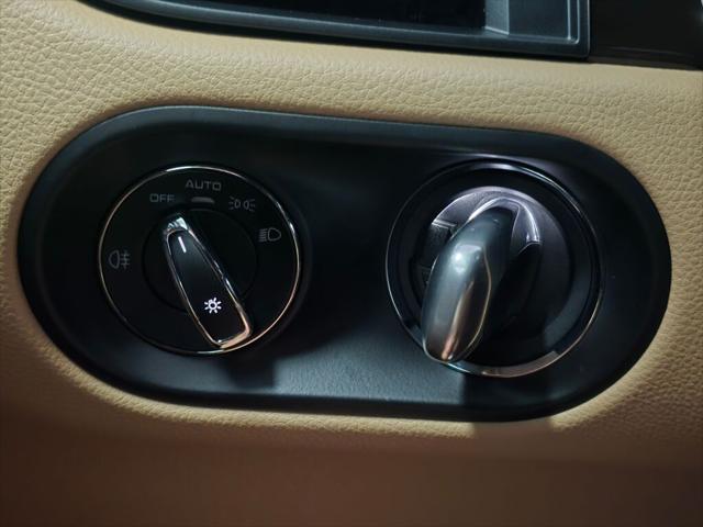2025 Porsche Macan Unknown