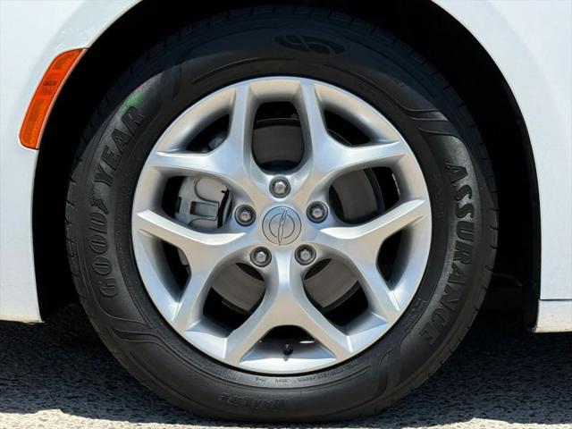 2017 Chrysler Pacifica Touring-L