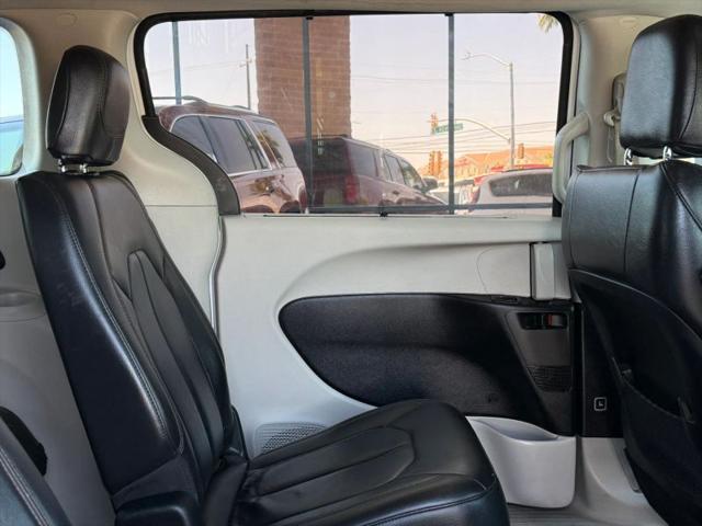 2017 Chrysler Pacifica Touring-L