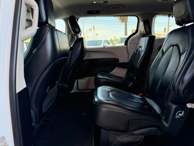 2017 Chrysler Pacifica Touring-L
