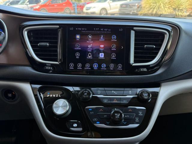 2017 Chrysler Pacifica Touring-L