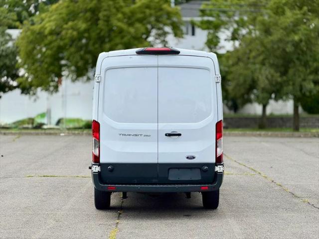 2018 Ford Transit Medium Roof w/Sliding Side Door w/LWB