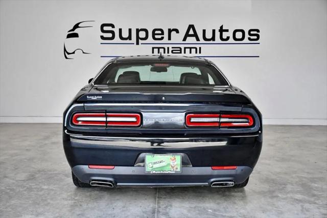 2016 Dodge Challenger SXT Plus