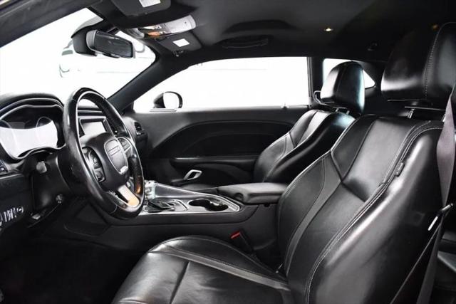 2016 Dodge Challenger SXT Plus