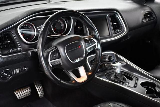 2016 Dodge Challenger SXT Plus