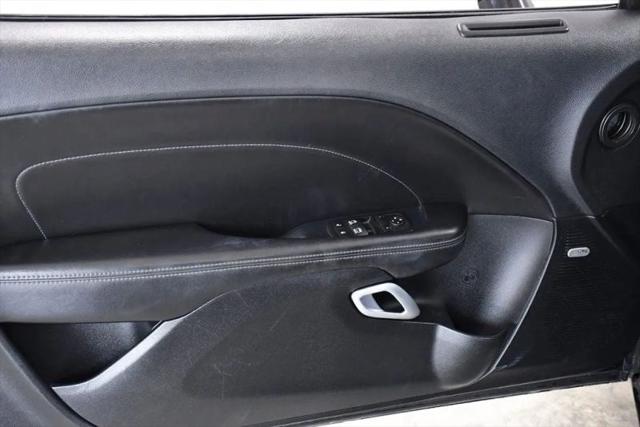 2016 Dodge Challenger SXT Plus
