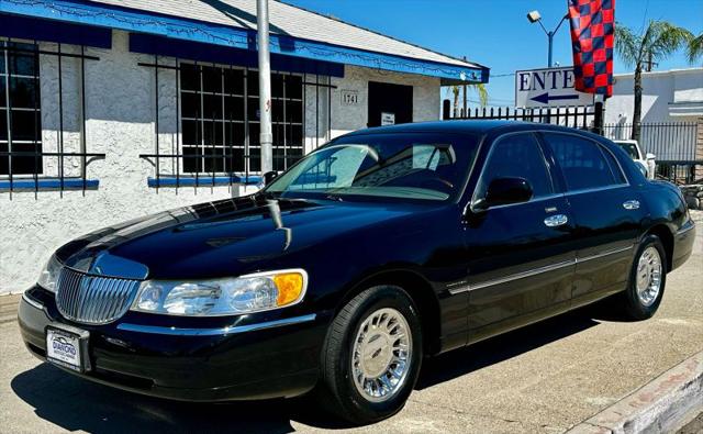 2001 Lincoln Town Car Cartier for sale in Colton, CA