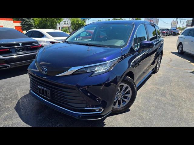 2022 Toyota Sienna XLE for sale in Palatine, IL