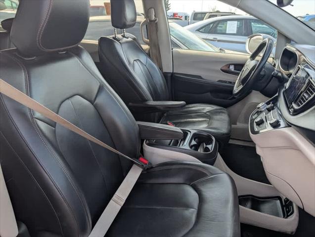 2017 Chrysler Pacifica Touring-L