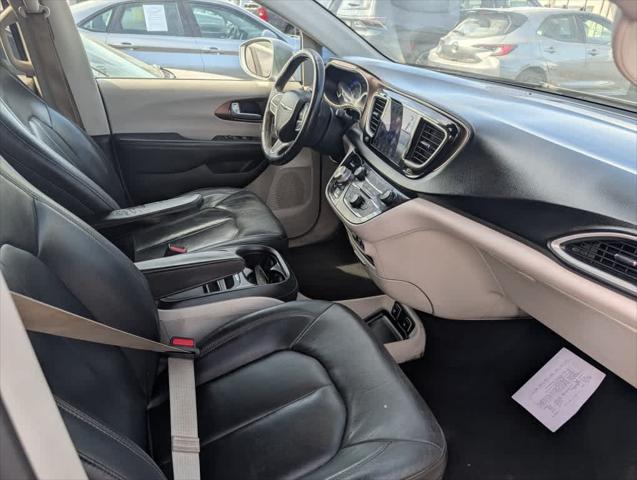 2017 Chrysler Pacifica Touring-L